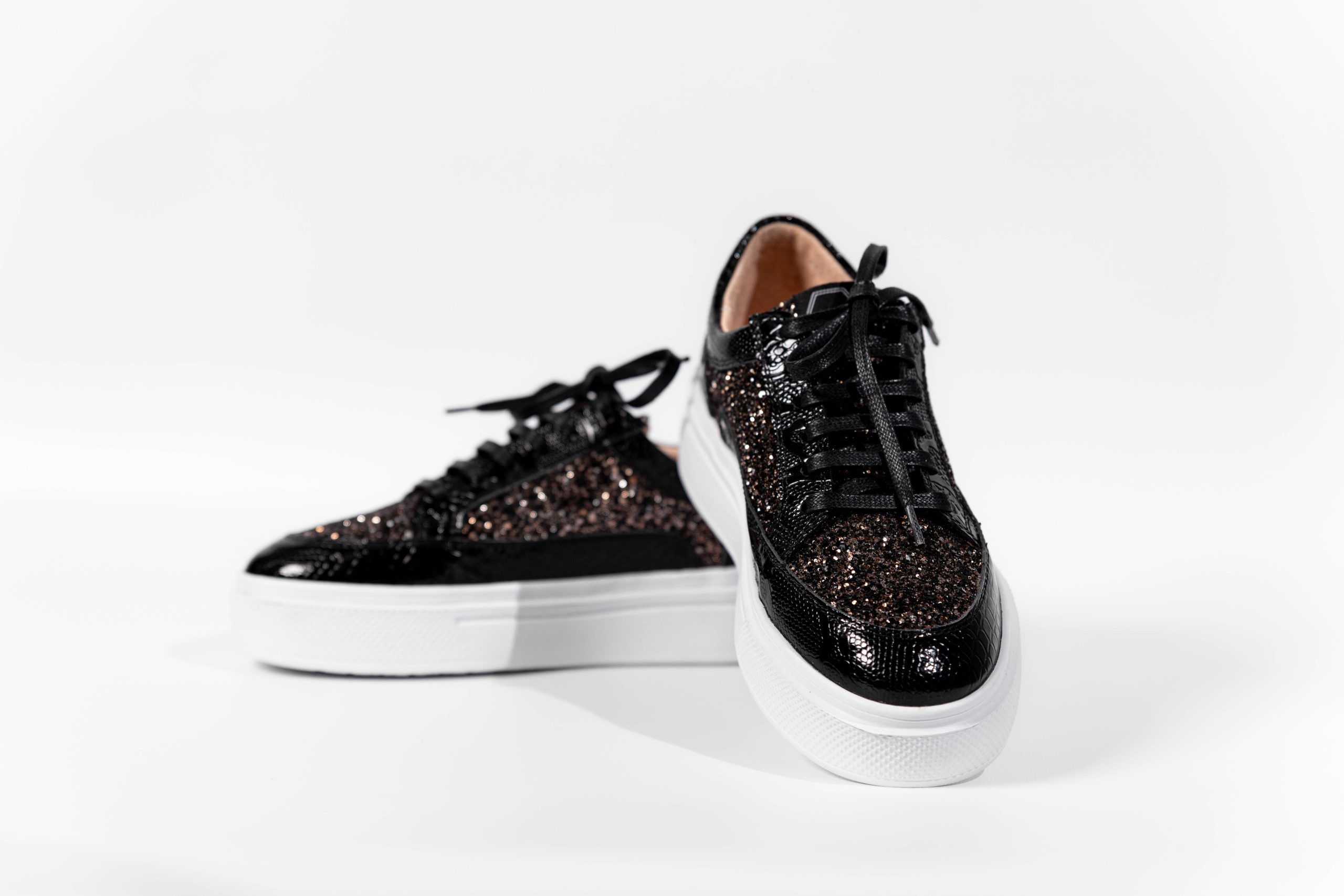Low sneakers MJ101-02
