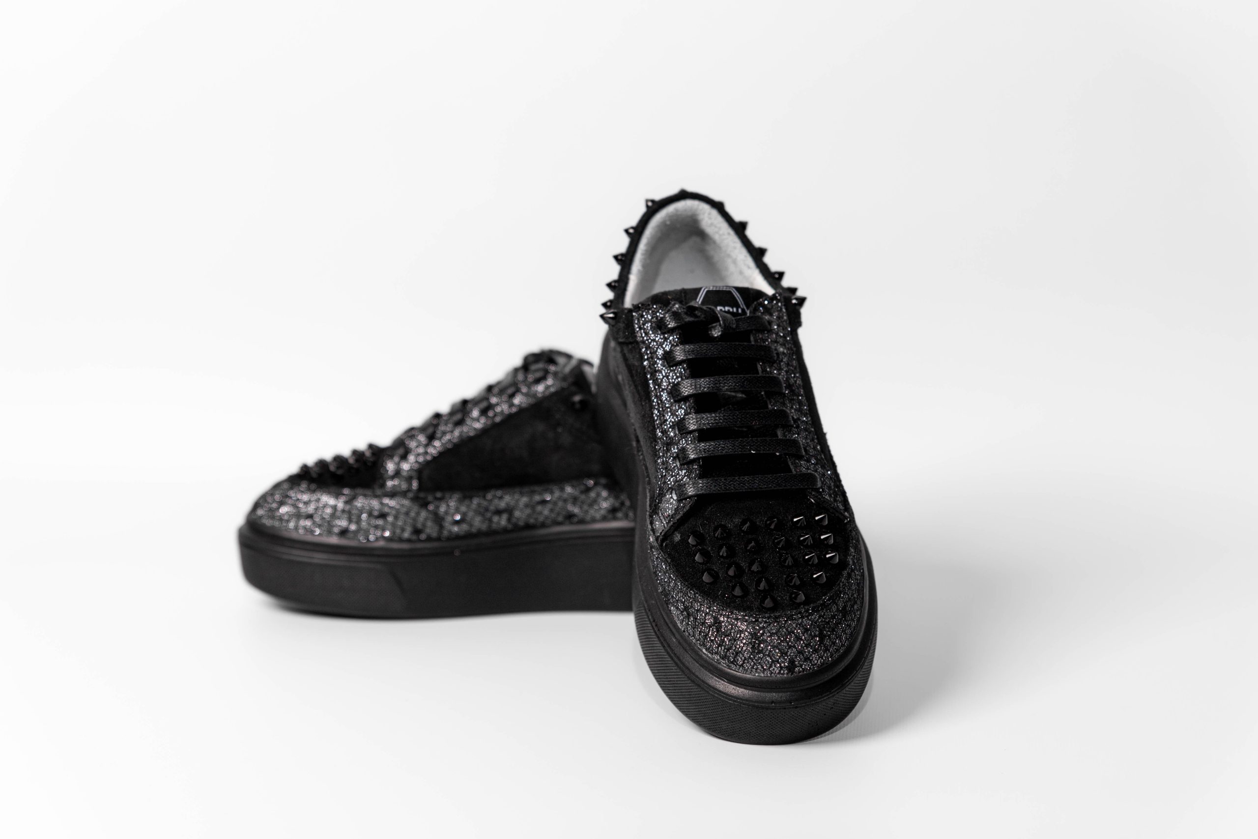 Low sneakers MJ101-03