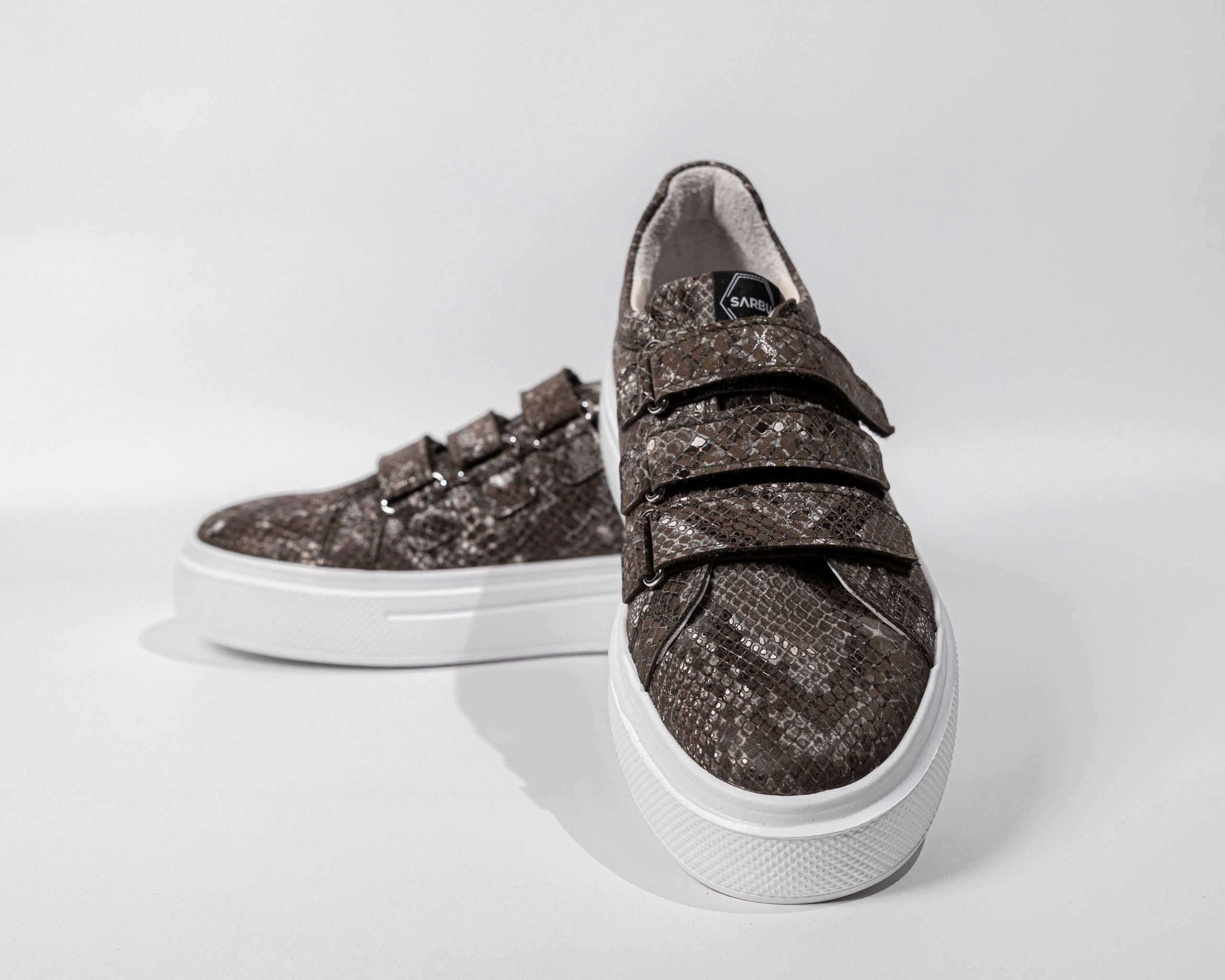 Low sneakers SC102-01