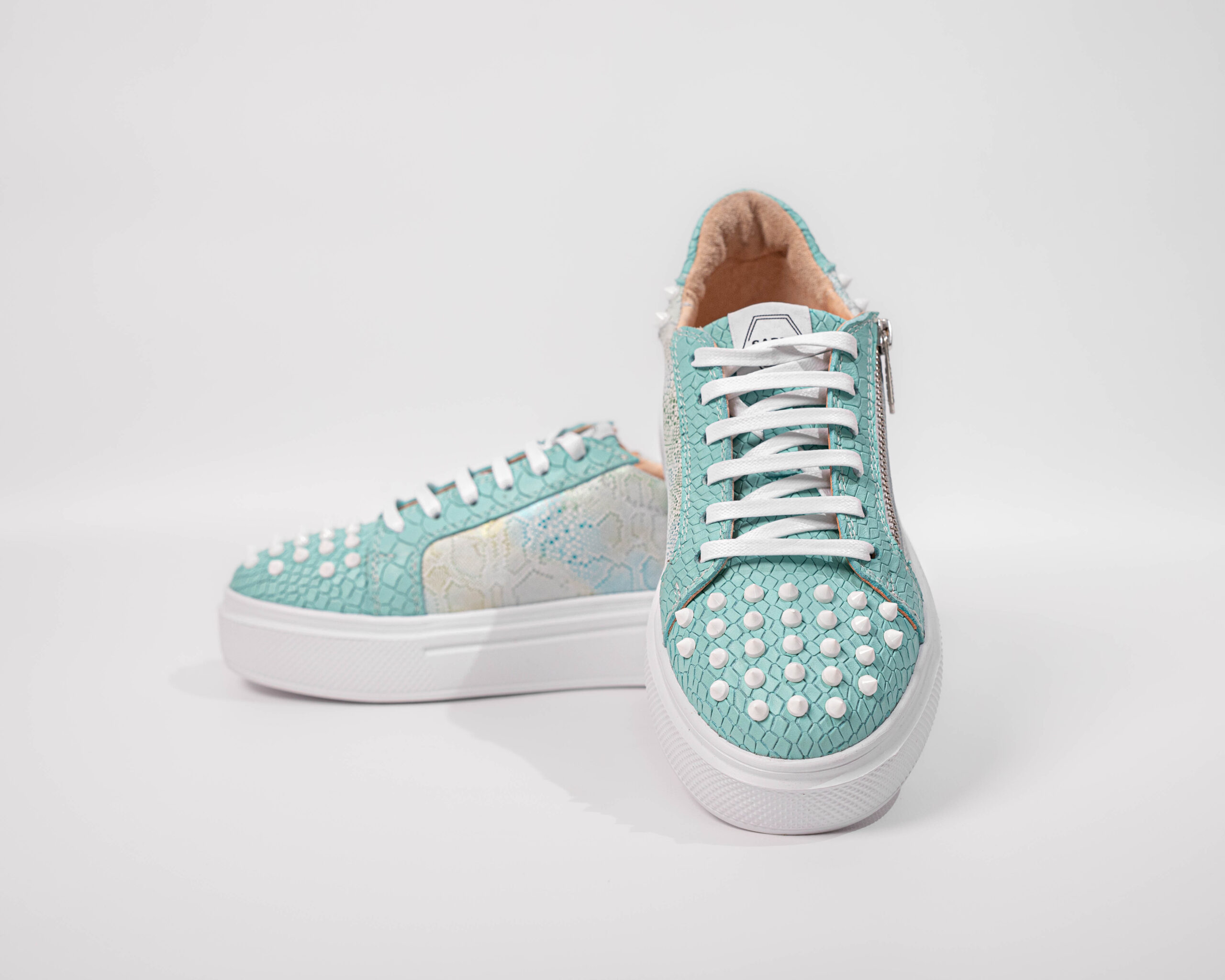 Low sneakers FEM102-02